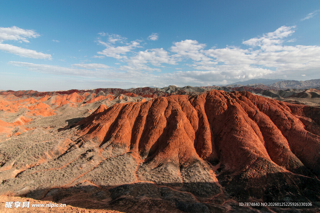 壮丽红土峡谷景观