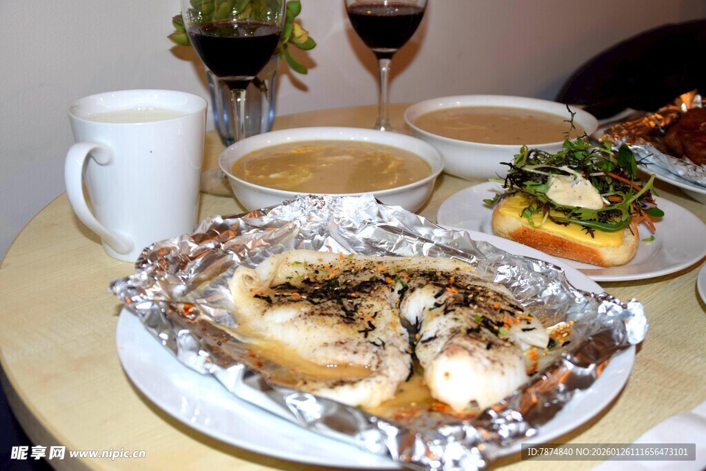 丰盛美味的西式餐点组合