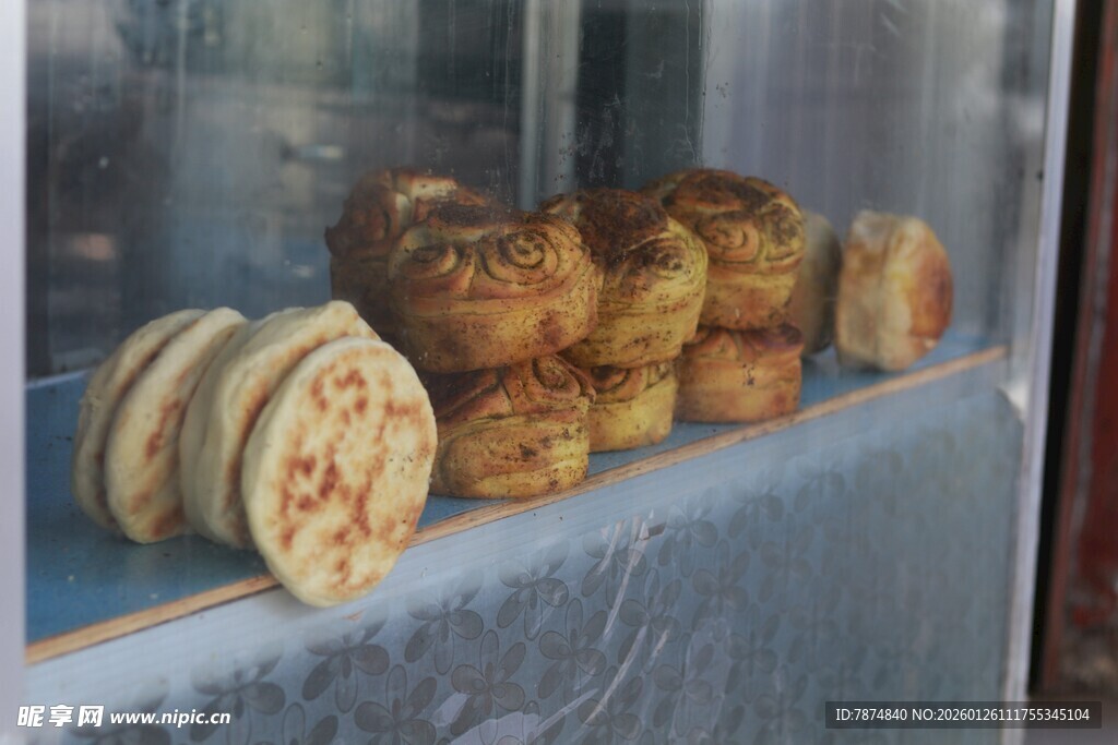 橱窗里的精美传统糕点