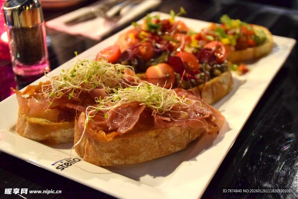 美味多样的西式餐点拼盘