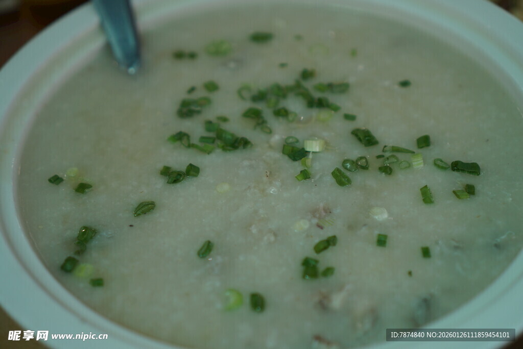 一碗鲜香葱花粥