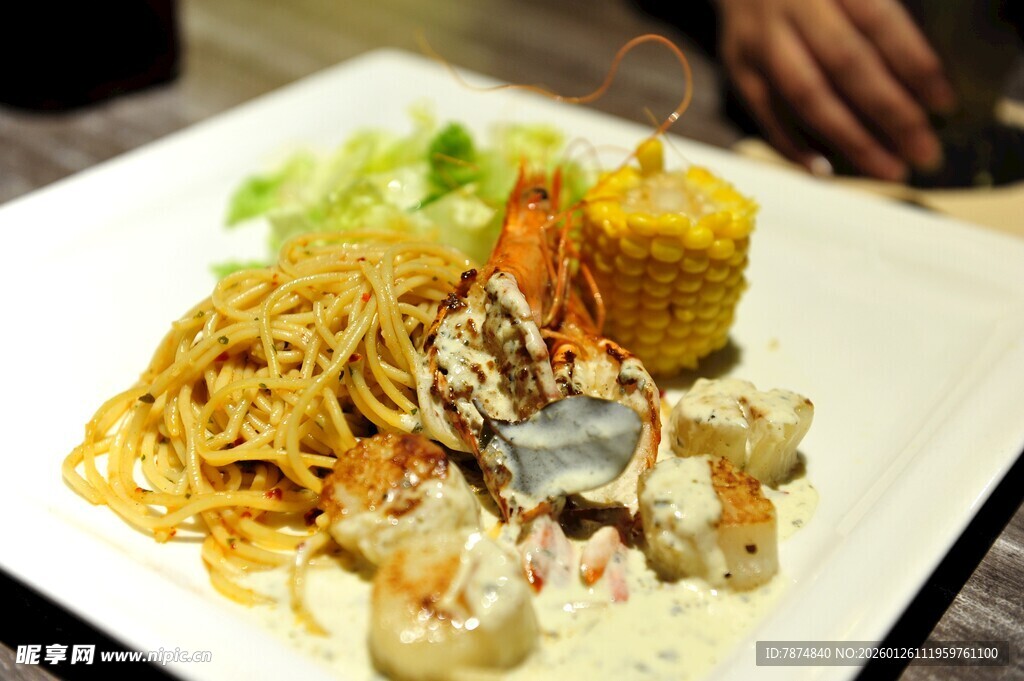 美味海鲜意面料理拼盘