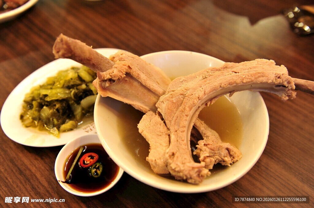 卤味大骨头 搭配爽口小菜