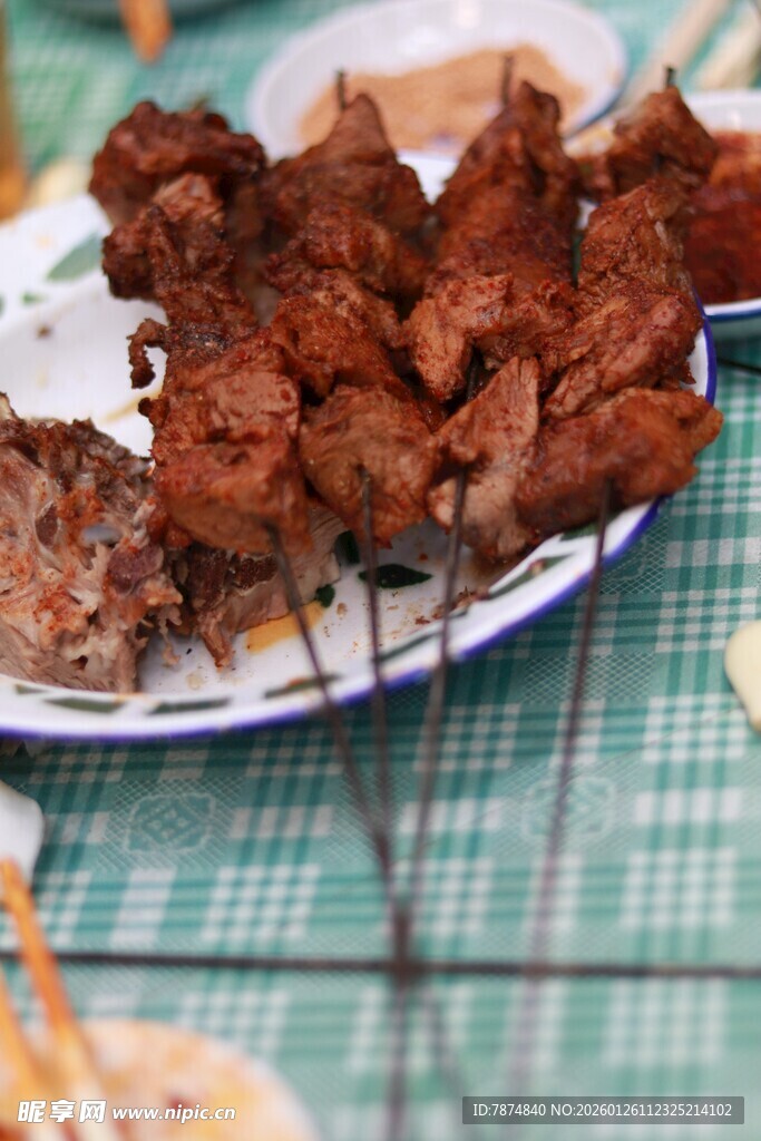 户外美味烤鸡翅