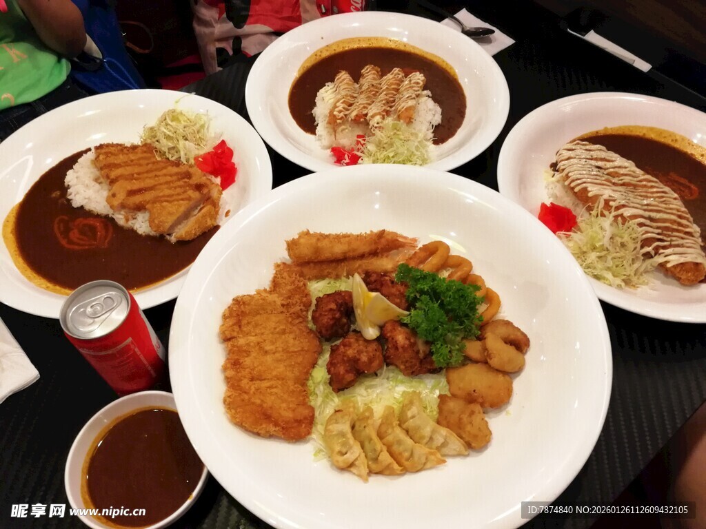 丰盛中式菜肴美食拼盘