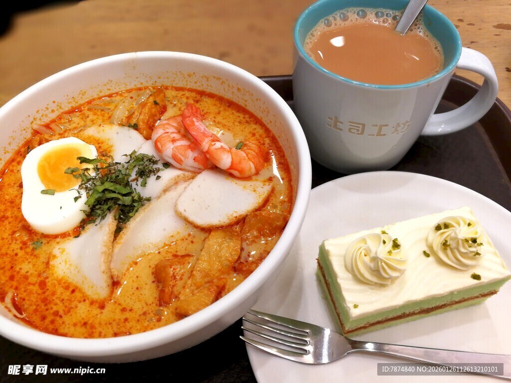 美味日式拉面与茶饮套餐