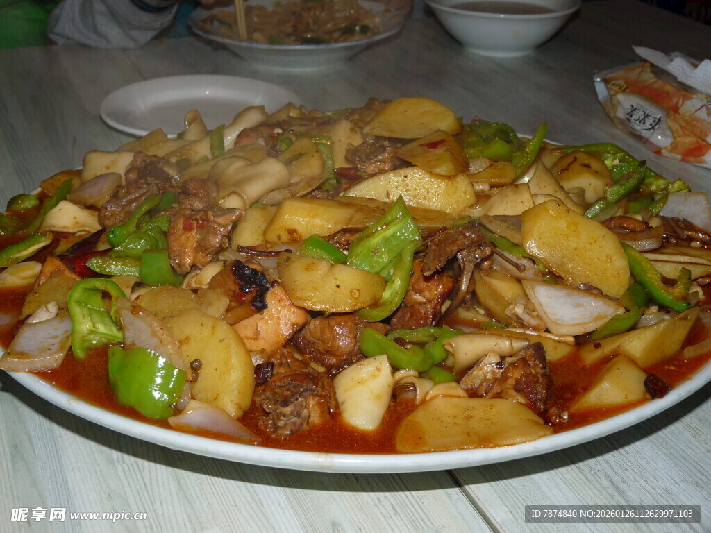 美味丰盛的大盘炒菜