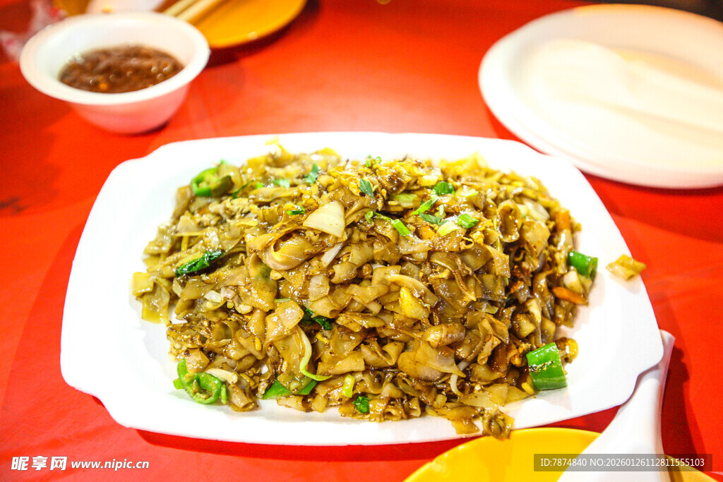 美味炒饭摆盘中