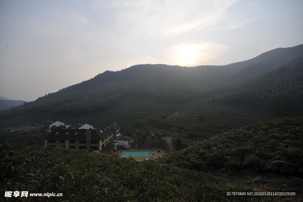 山间美景中的度假胜地