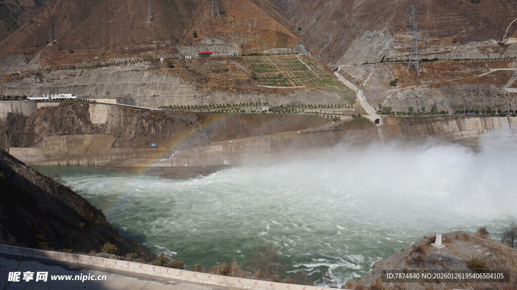 壮观水电站泄洪场景