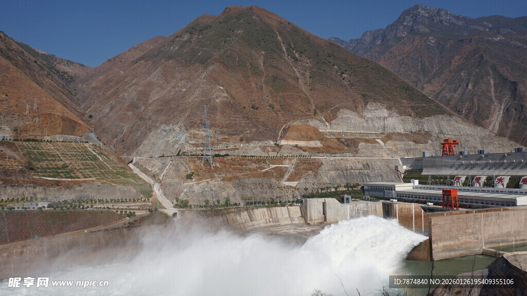 壮观水电站大坝泄洪场景