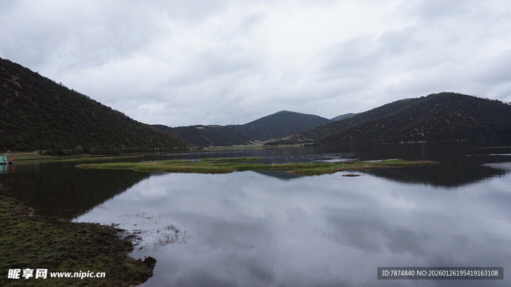 宁静山水湖泊美景