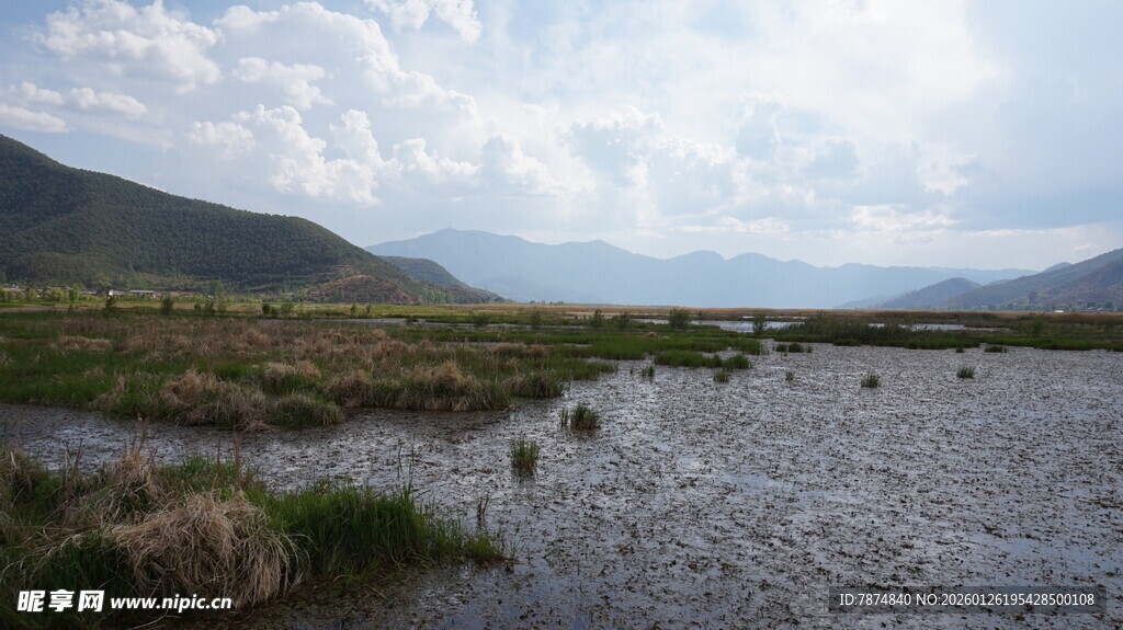 山间河滩风景