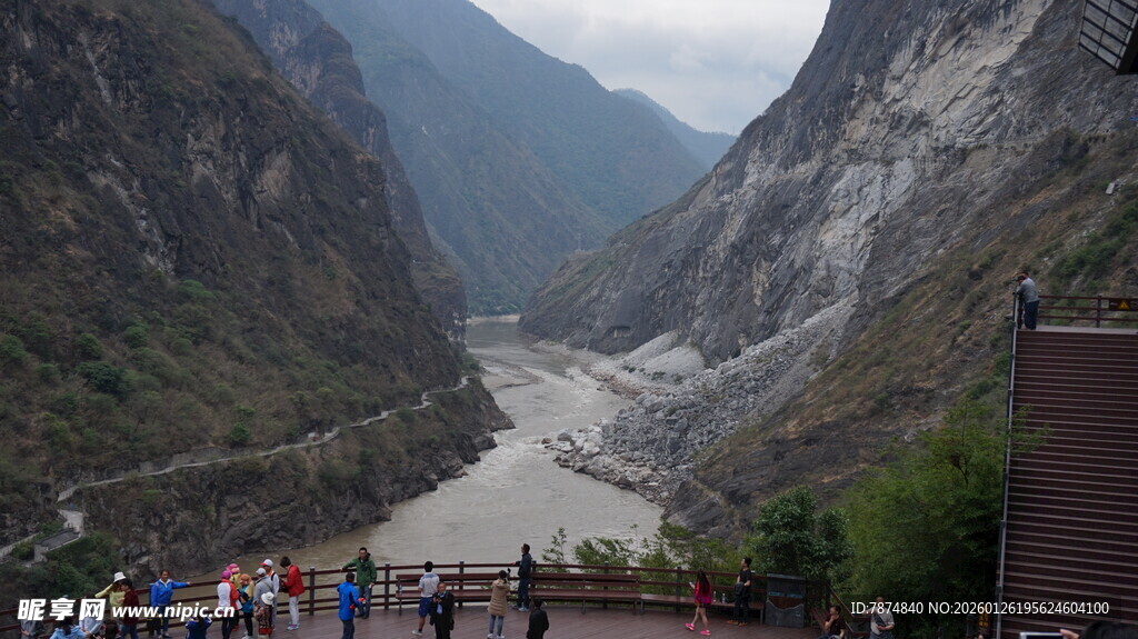壮丽峡谷景观吸引众多游客