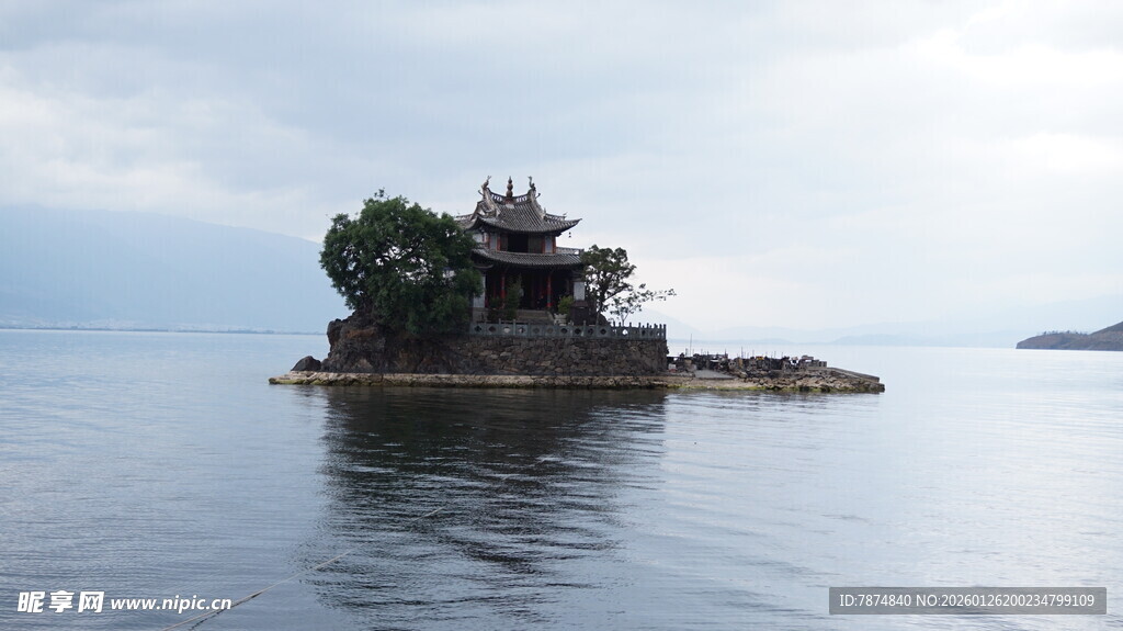 湖中小岛古建筑景观
