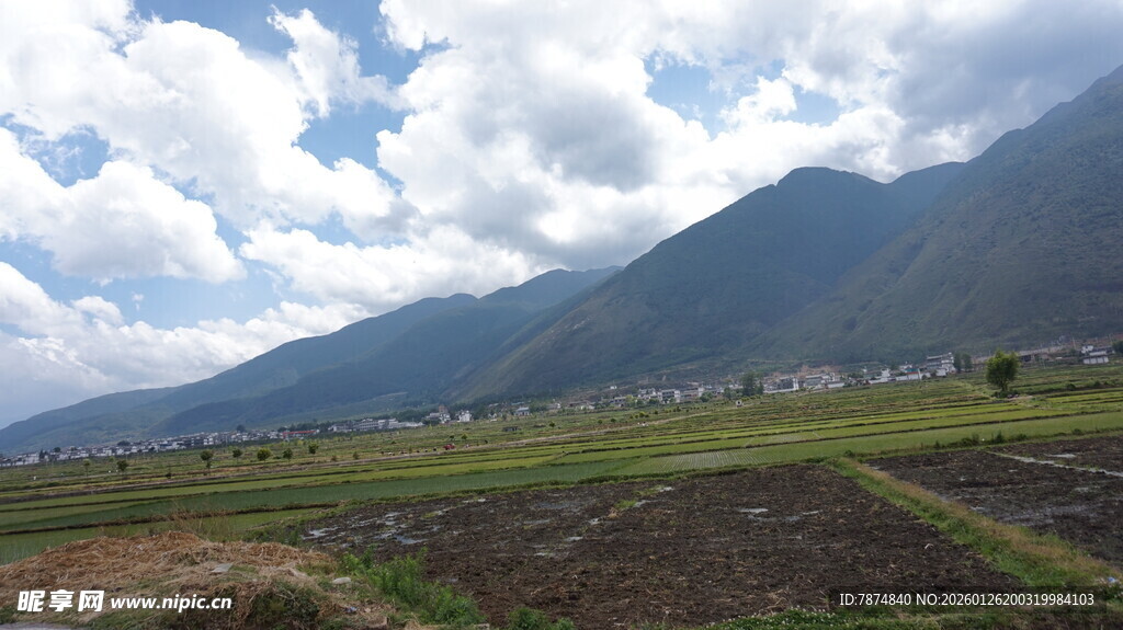 田园山峦风光