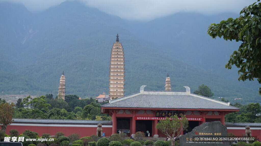 古寺与古塔相映成景