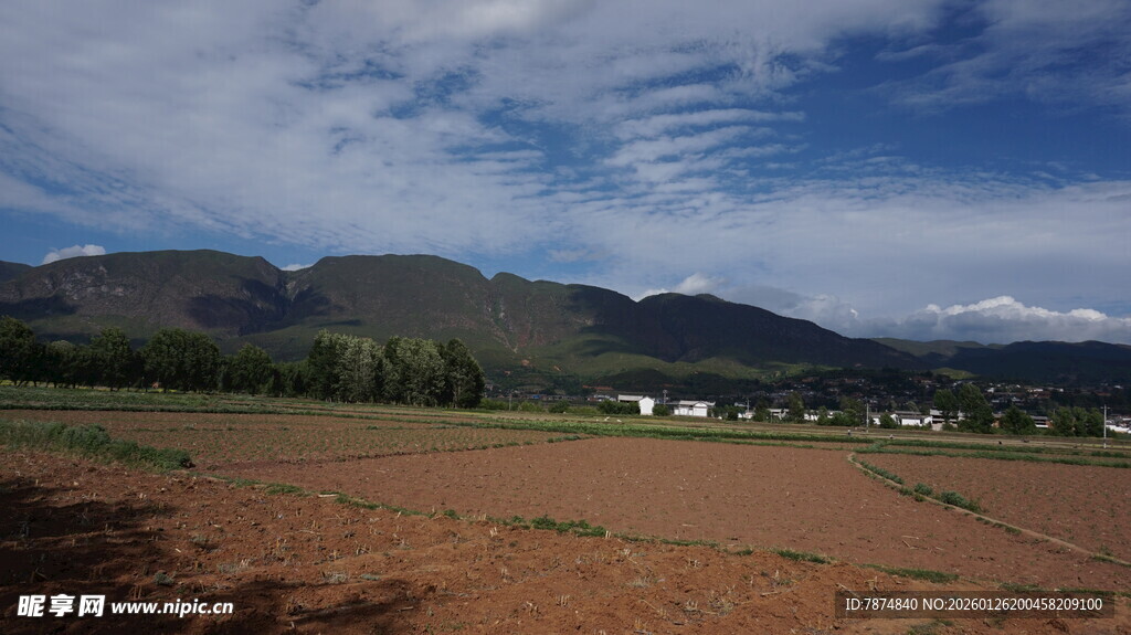 田园风光 开阔田野与远山