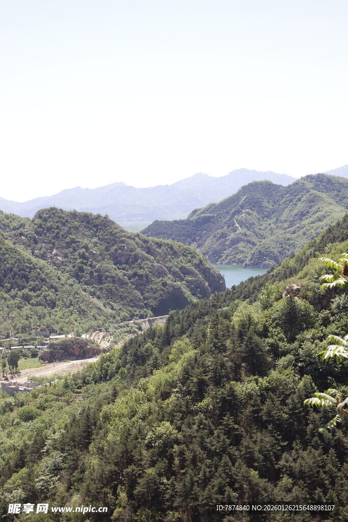青山绿水间的美丽景致