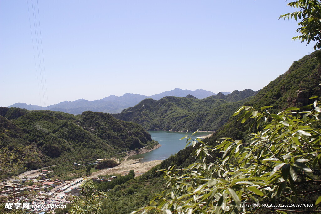 青山绿水间的美丽景致