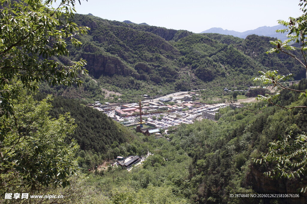 山间村落景色