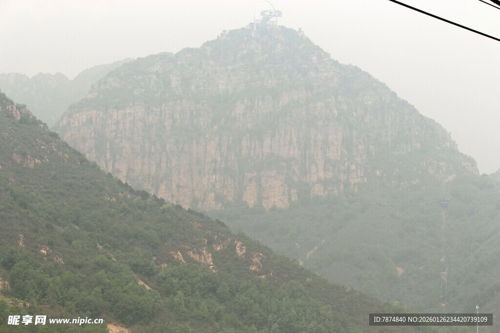 石林峡雾中朦胧山峦
