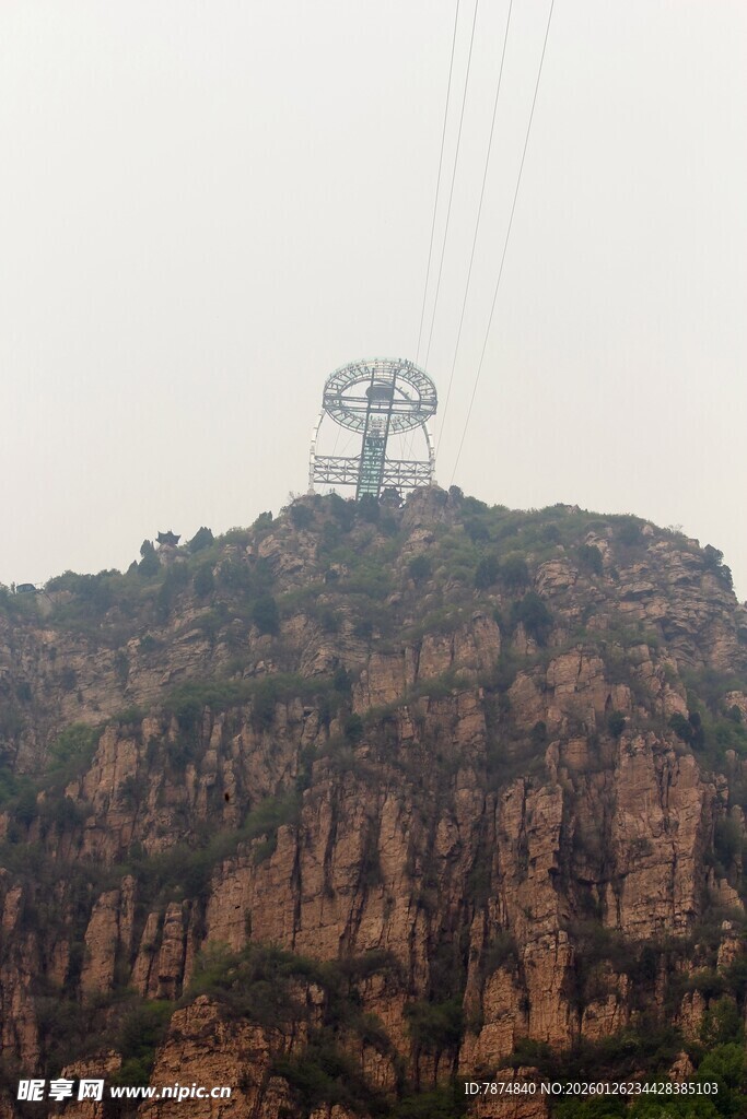 石林峡山顶观景台屹立险峻山巅