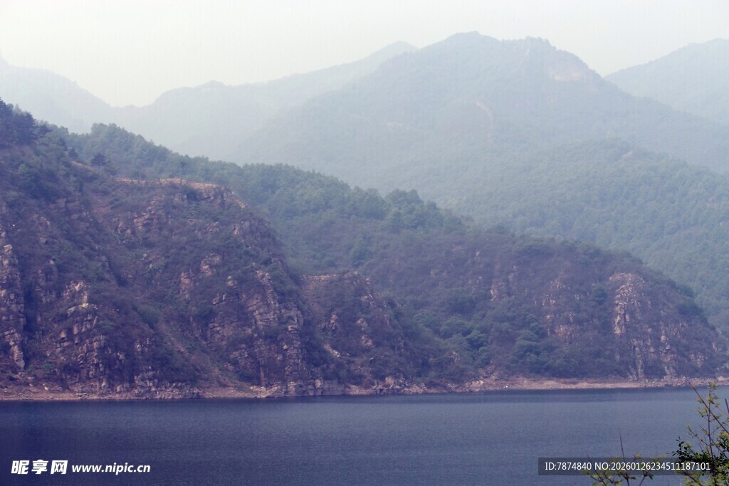 石林峡山水相依的静谧湖景