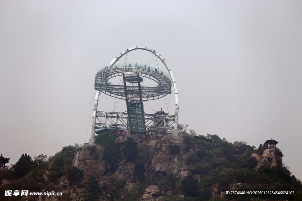 石林峡山顶的巨型建筑结构