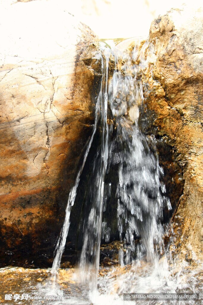 石林峡山间小瀑布流水景致