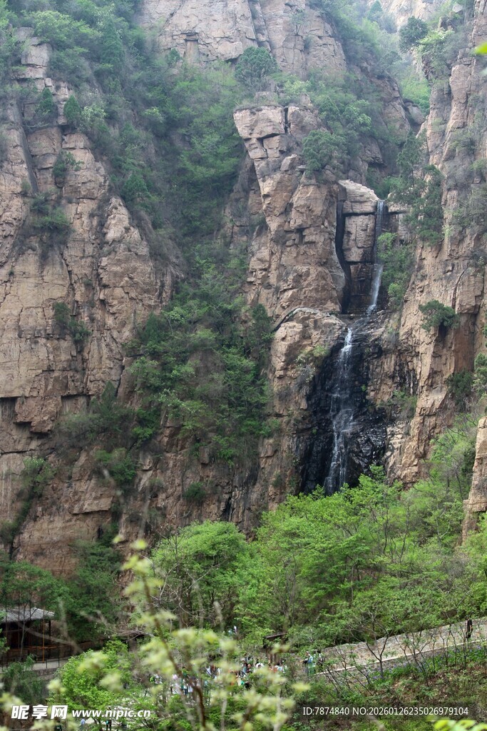 石林峡奇峰耸立的壮丽山间景色