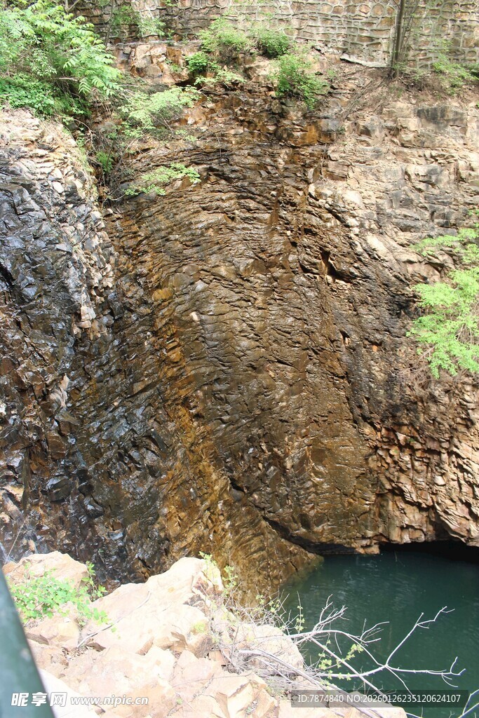 石林峡山间深潭 峭壁环绕