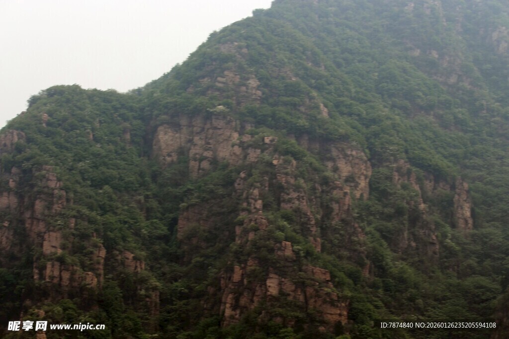 石林峡巍峨青山 尽显自然之美