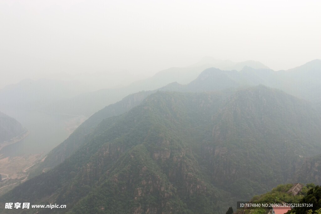 石林峡山峦叠翠间的朦胧美景
