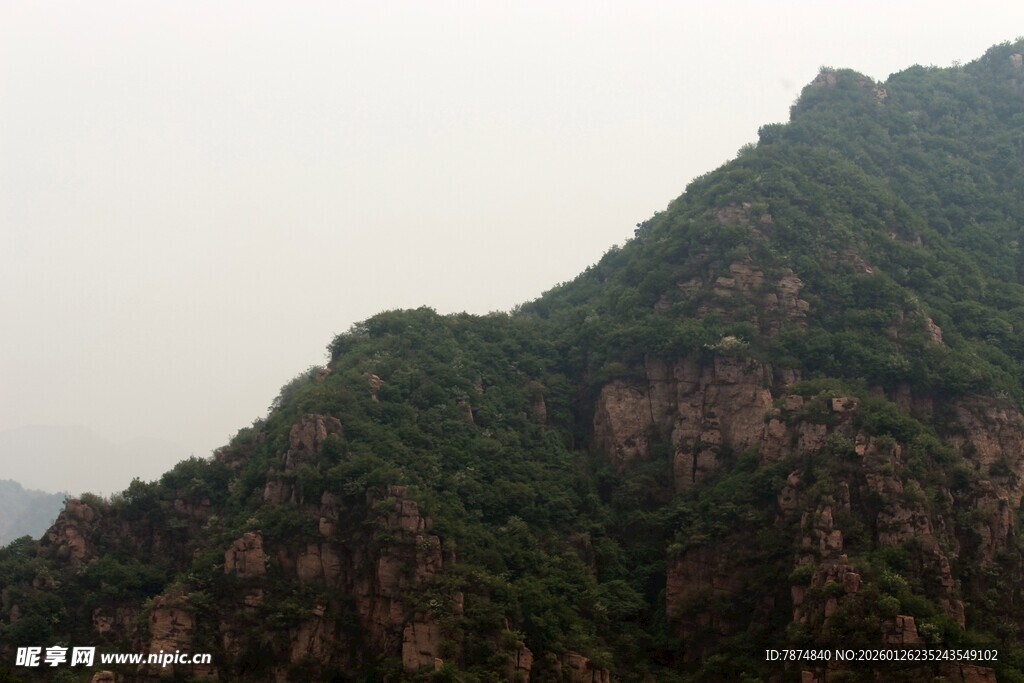 石林峡巍峨青山绿意浓