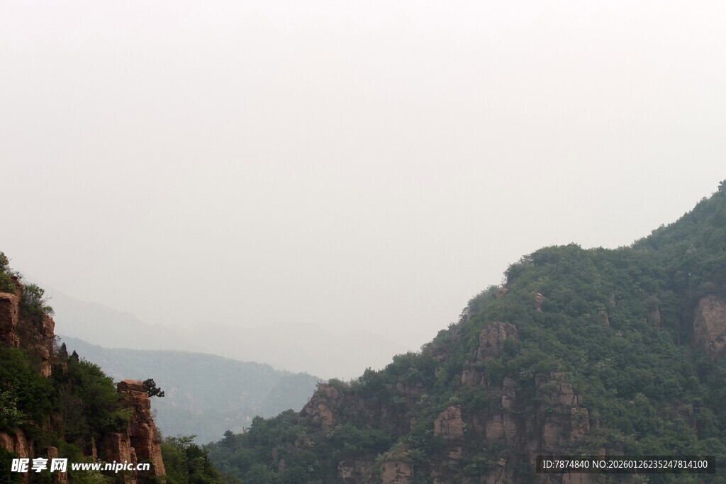 石林峡山峦叠翠的自然风光