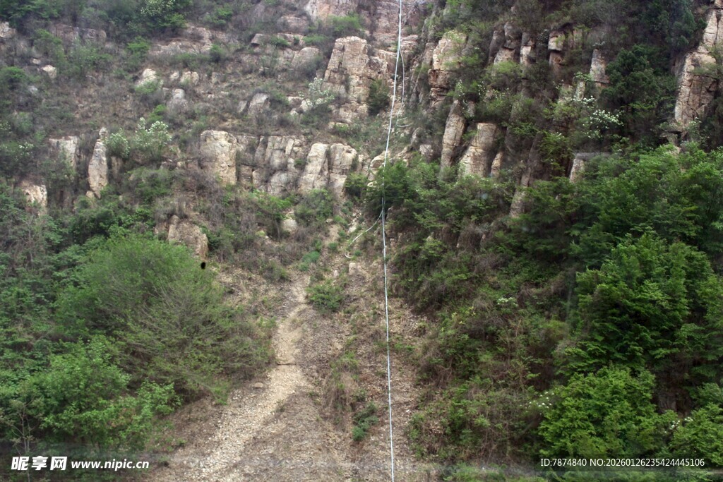 石林峡山间蜿蜒小路 绿意环绕
