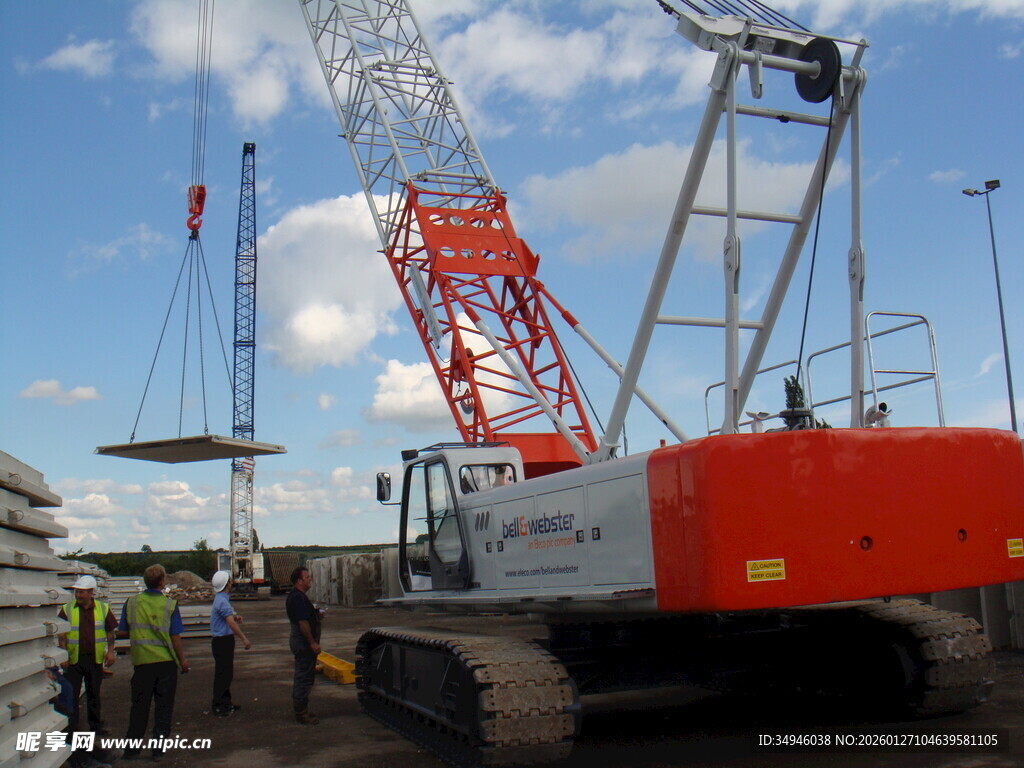 港口起重机作业场景