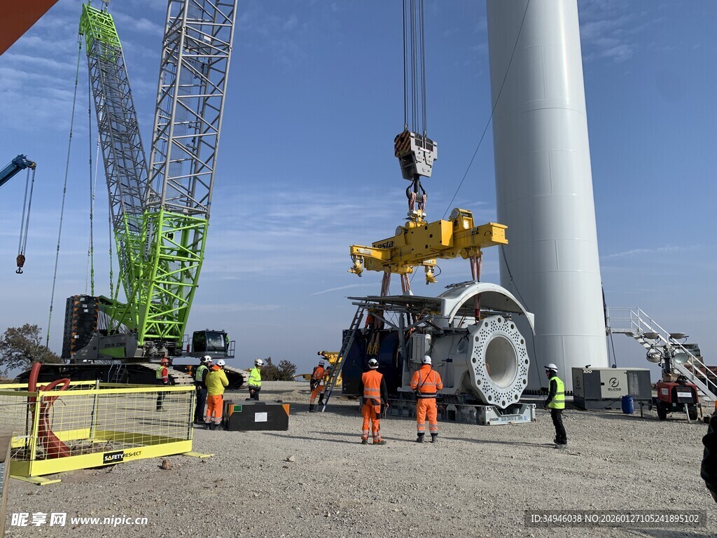 风力发电机安装现场