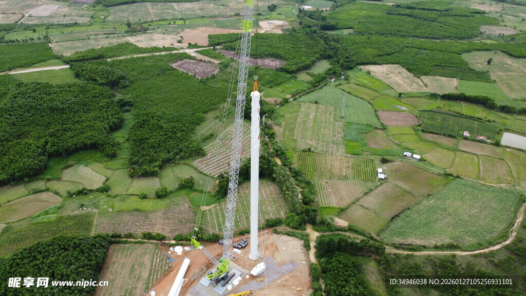 田野中的风力发电机组