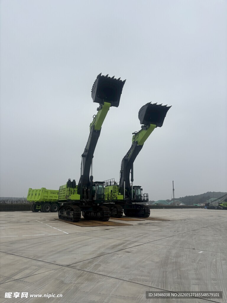 双机械臂挖掘机展示