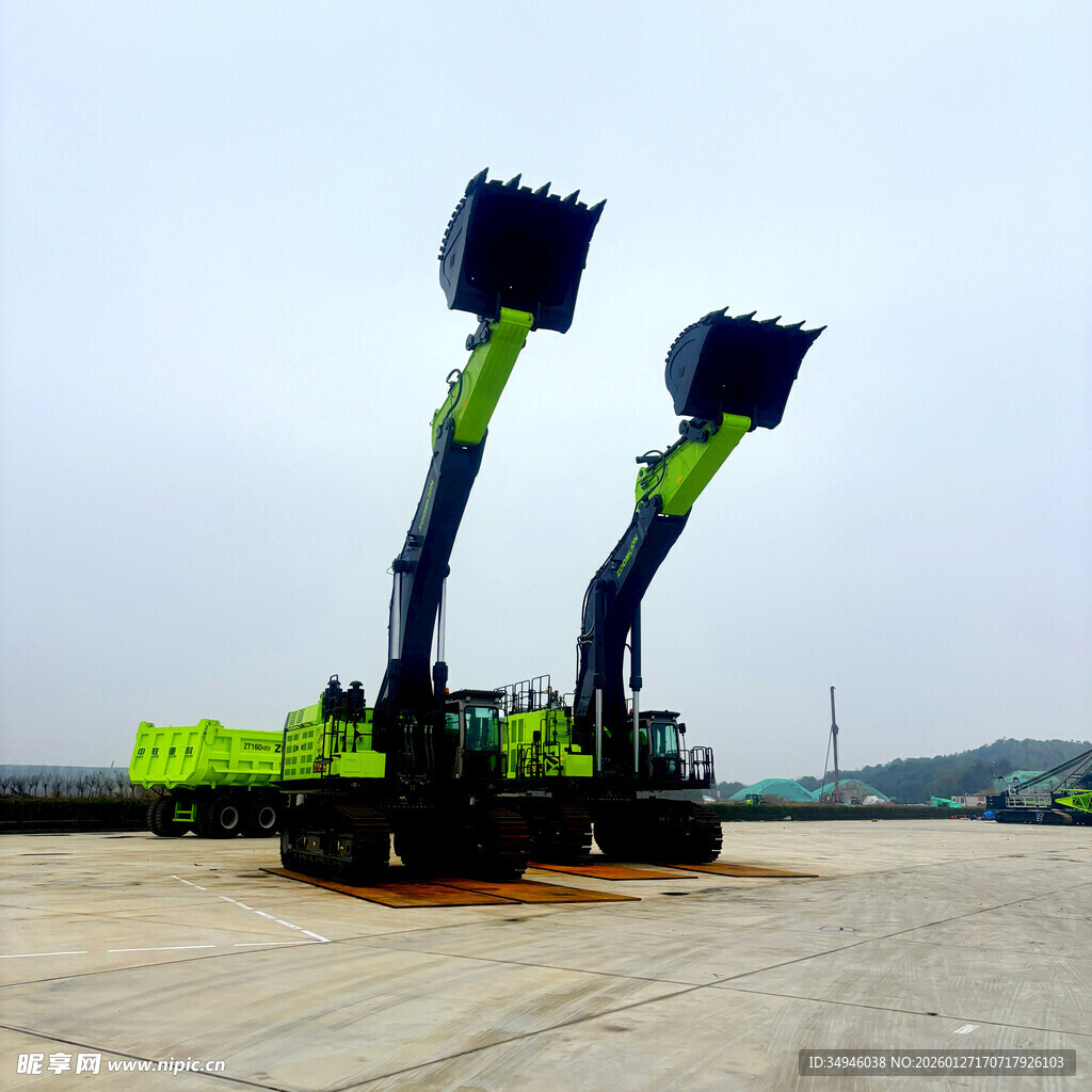 双机械臂挖掘机展示