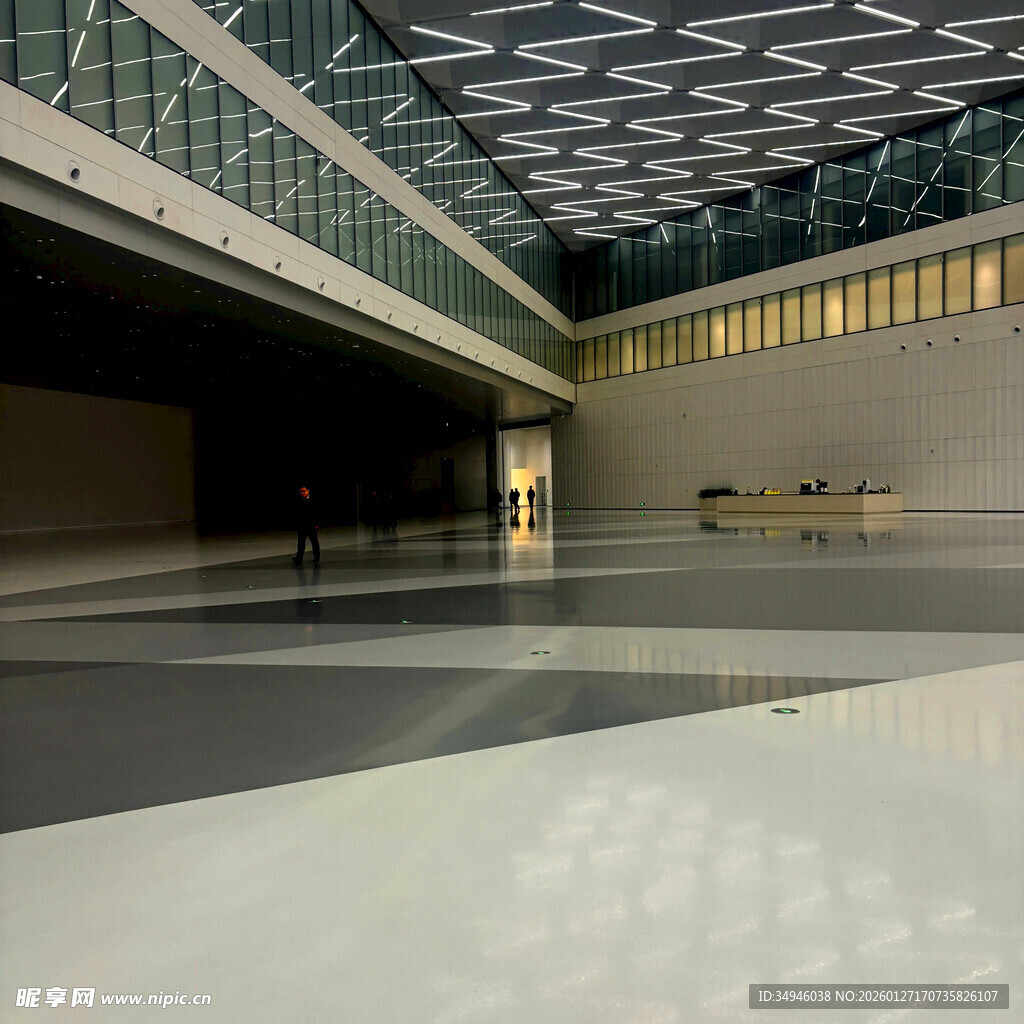 现代空旷室内建筑空间