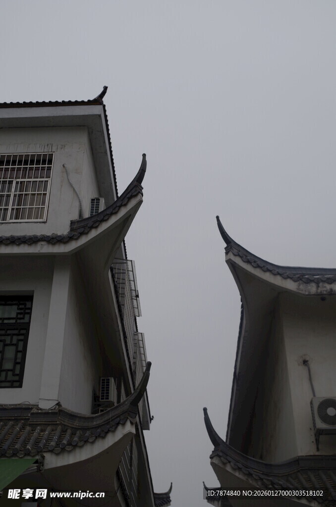 中式古建筑屋顶一角