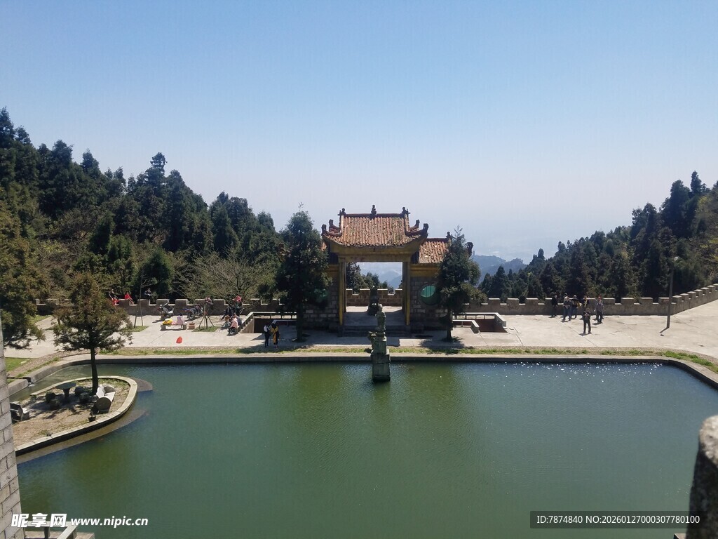 湖畔古建美景