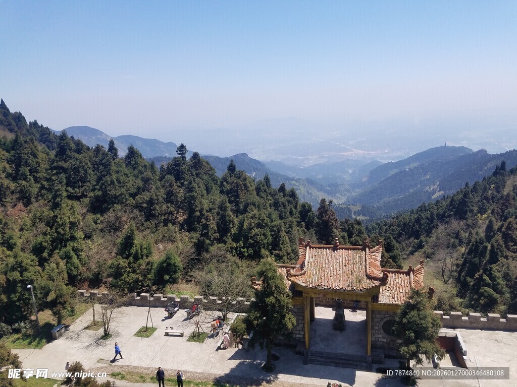 山间古亭 远眺秀丽风光