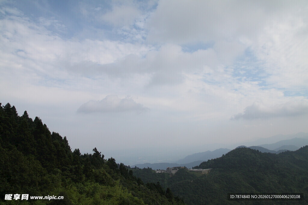 山间云海景色
