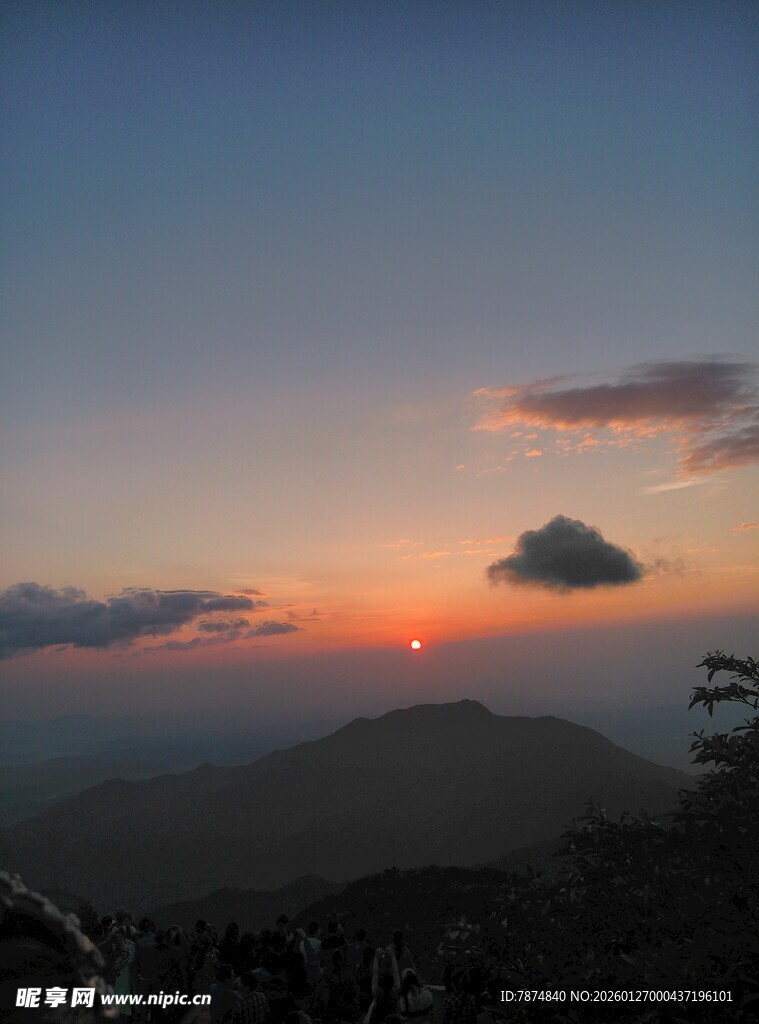 山间日落美景
