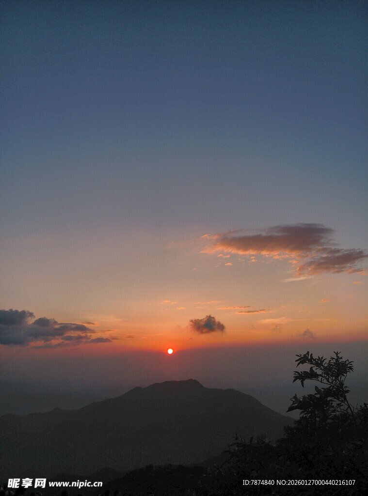 山间日落美景