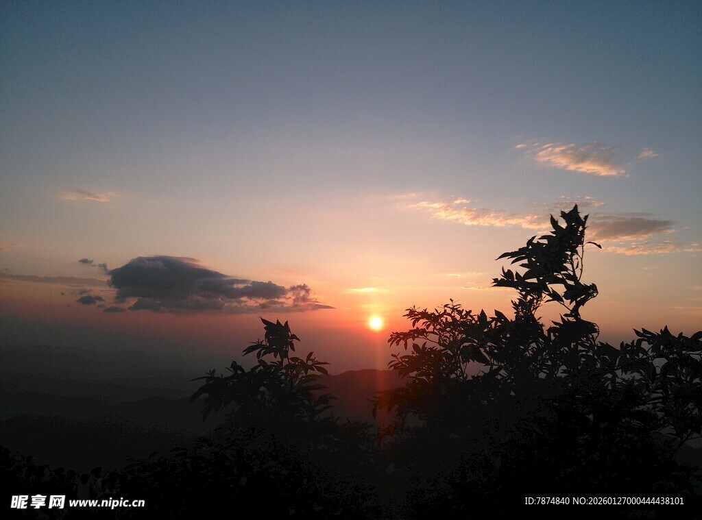 山间日落美景